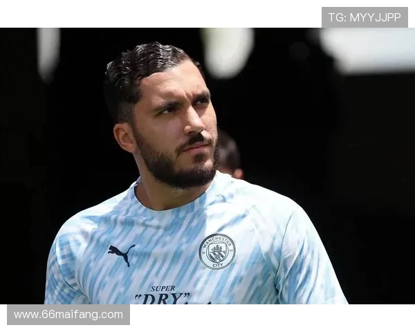 爆笑!曼城新援谢尔基献唱法语说唱,哈兰德领衔众将围观更衣室变欢乐海洋(2) 爆笑!曼城新援谢尔基献唱法语说唱,哈兰德领衔众将围观更衣室变欢乐海洋(2)